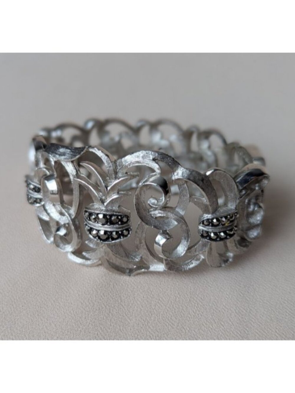 Vintage Avon Silver Tone Hinged Bangle Bracelet Black Rhinestones 6.5"